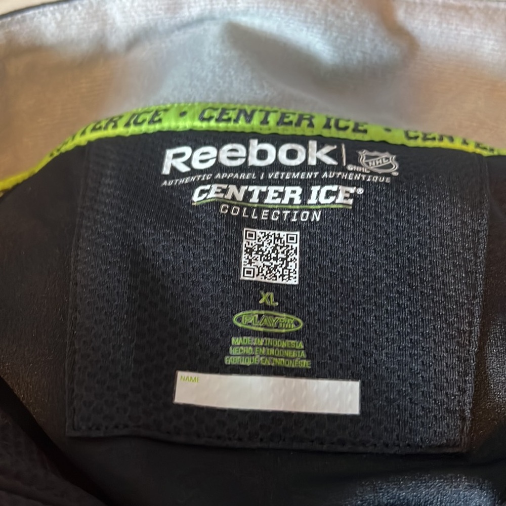 Chicago Blackhawks 1/4 zip Reebok pullover - Picture 3 of 3